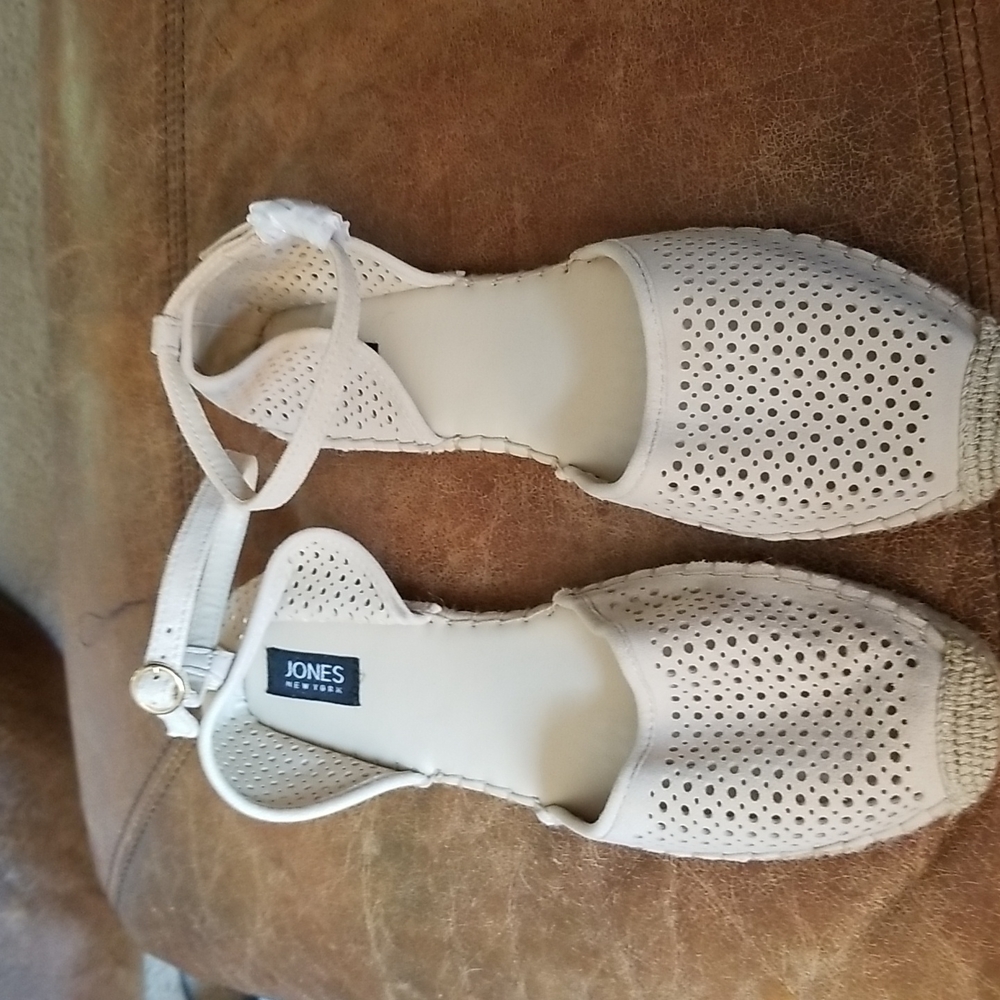 Jones New York tan suede sandals size 11 leather upper